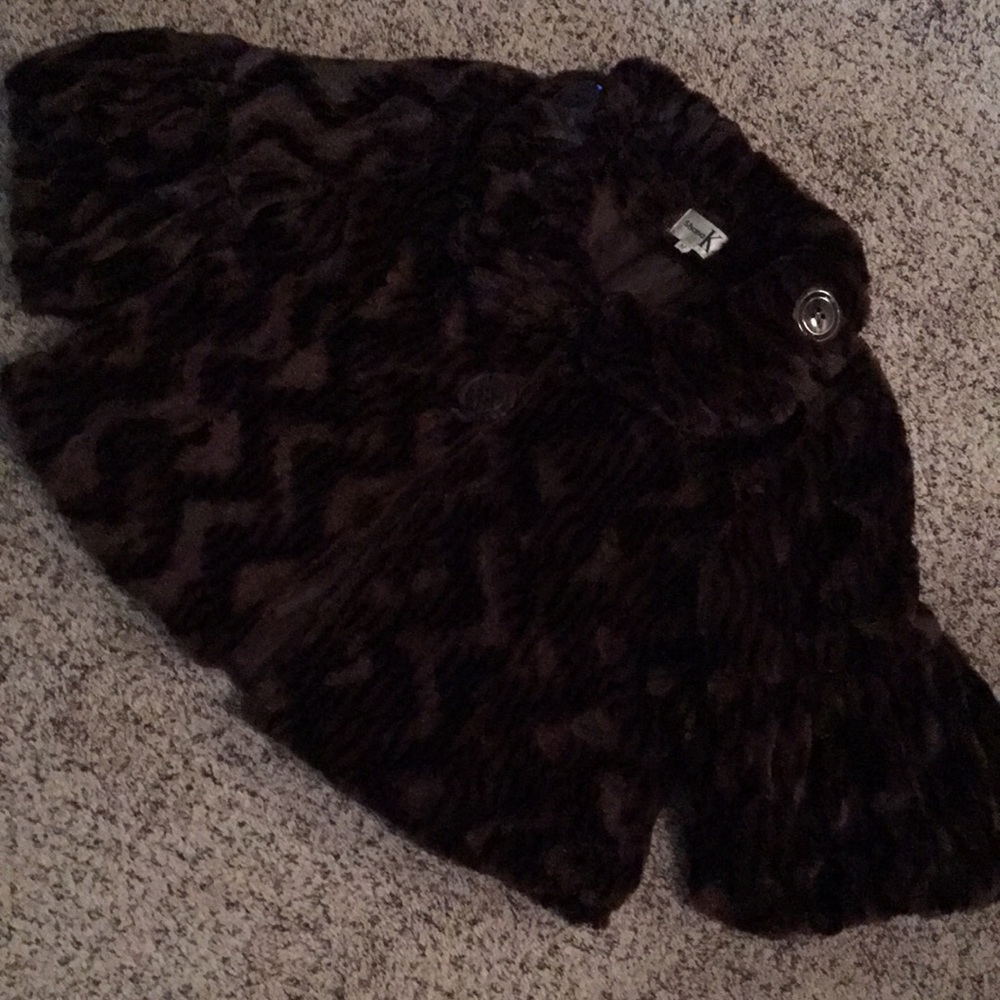 Foe fur Shana K short jacket. Size M. Snaps look like over size buttons. So cute